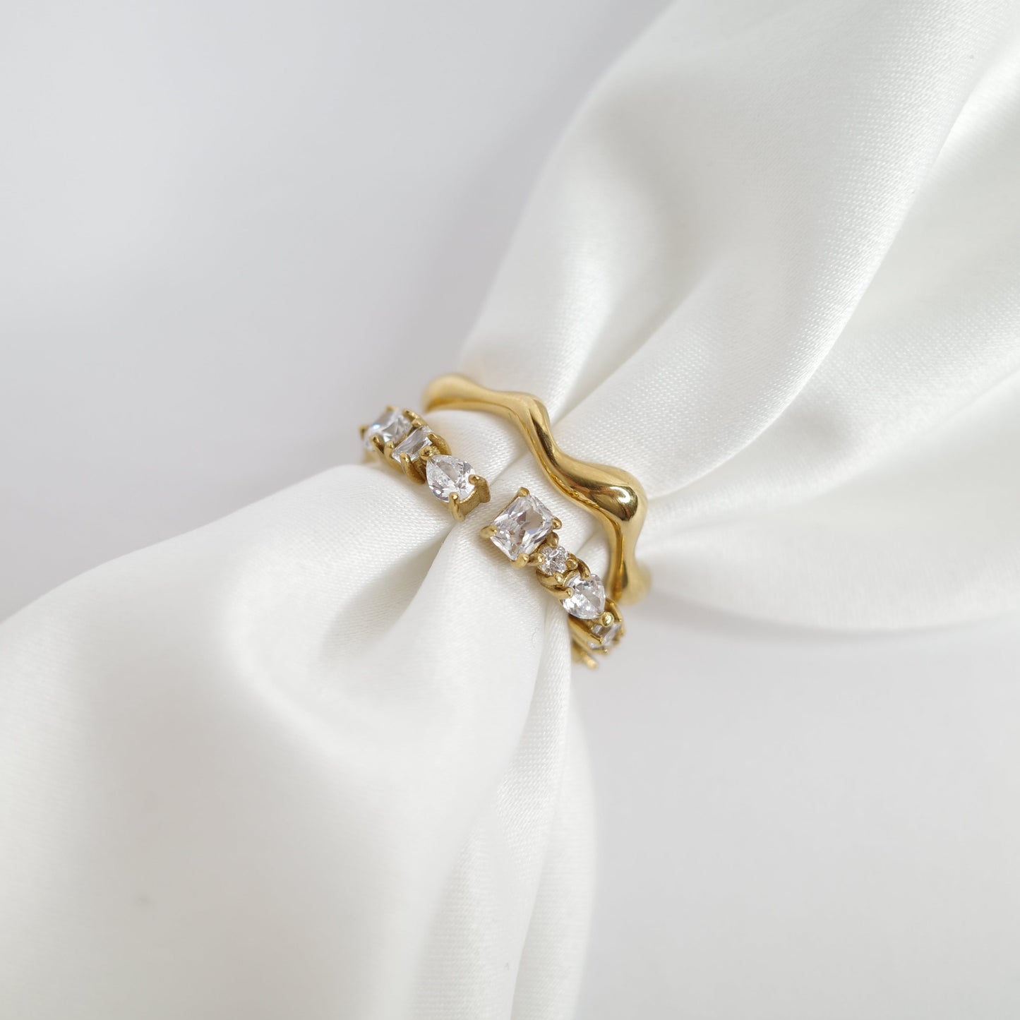 Luna Halo Ring