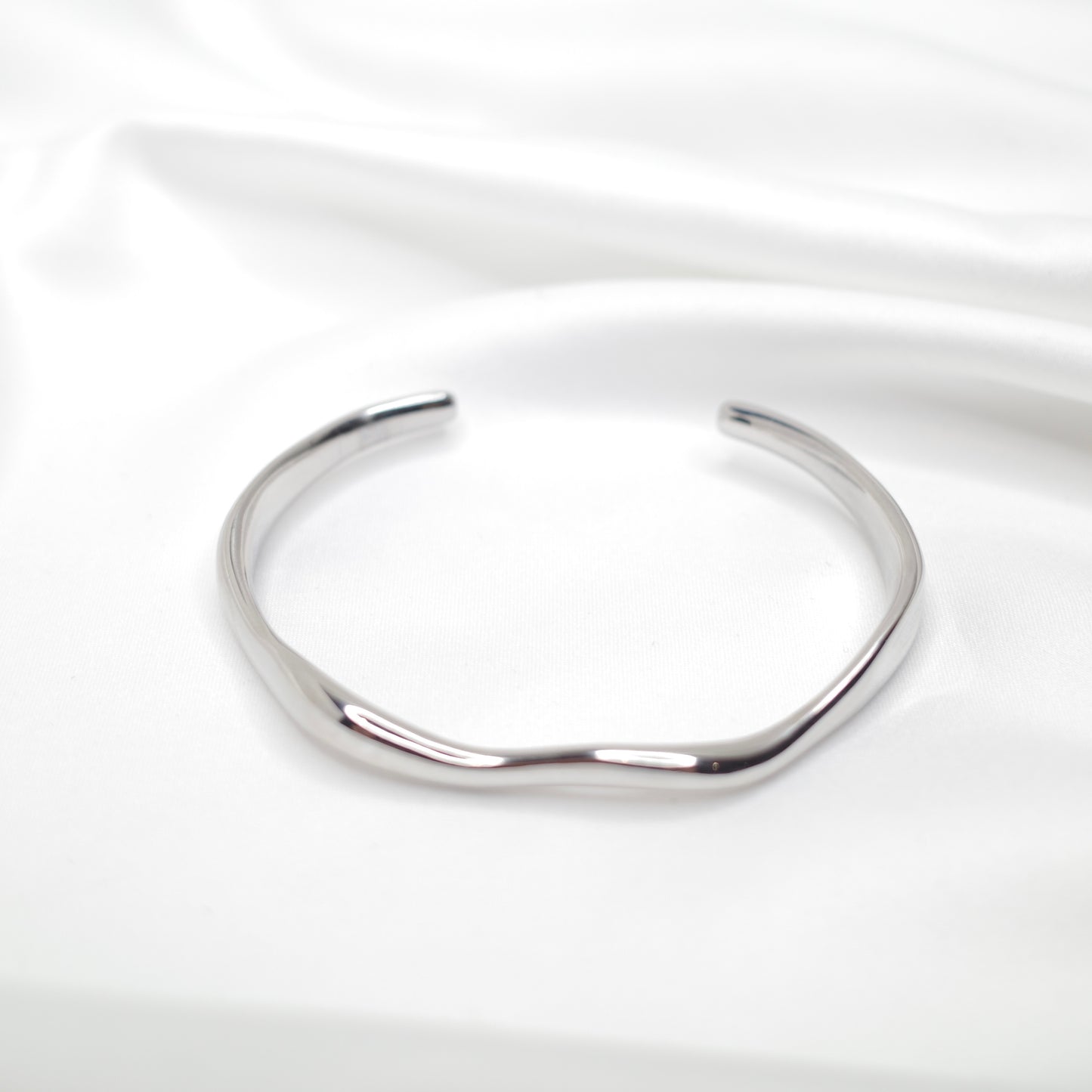 Luna Flow Cuff
