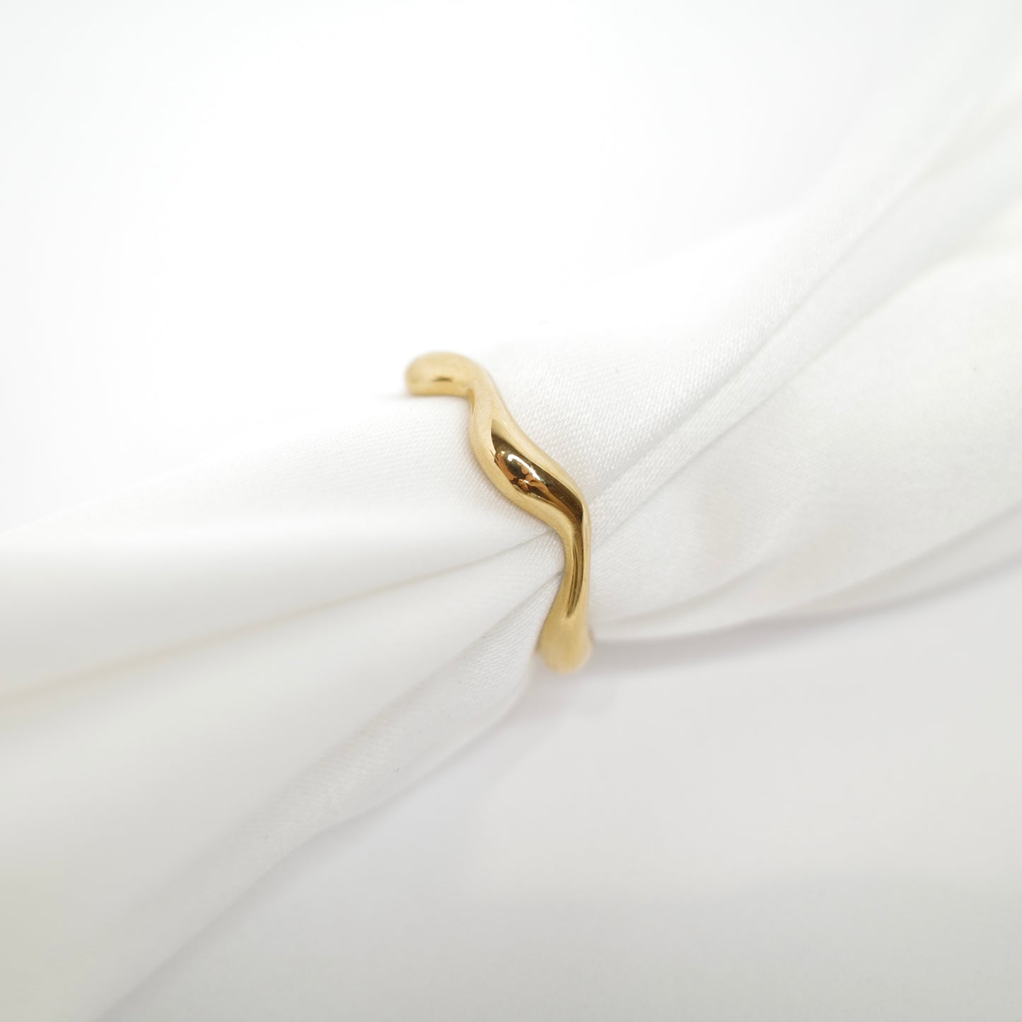 Luna Curve Ring