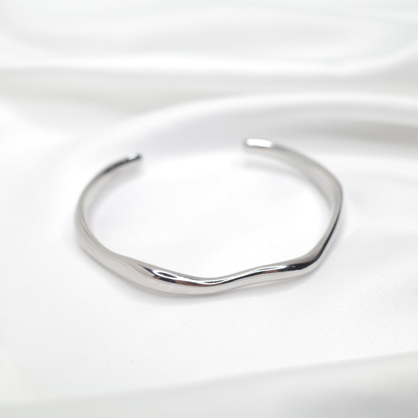 Luna Flow Cuff